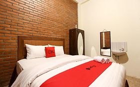 RedDoorz near AMIKOM Yogyakarta 2